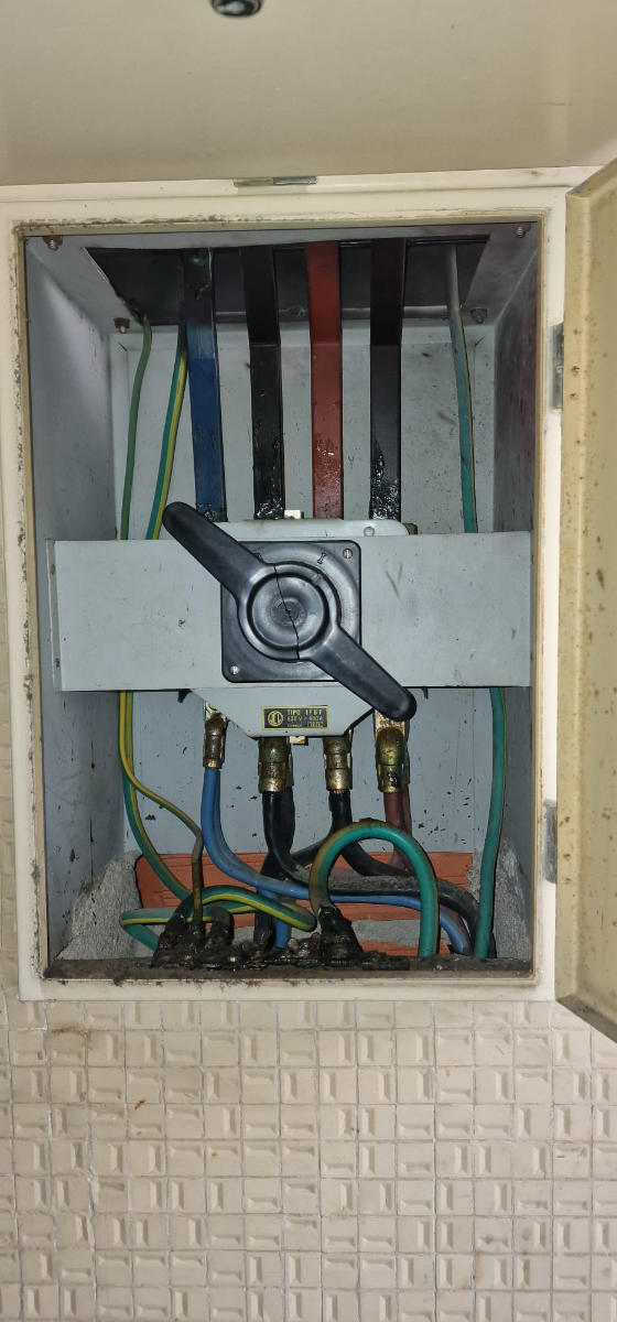 Remodelação de quadro elétrico antigo com corte geral