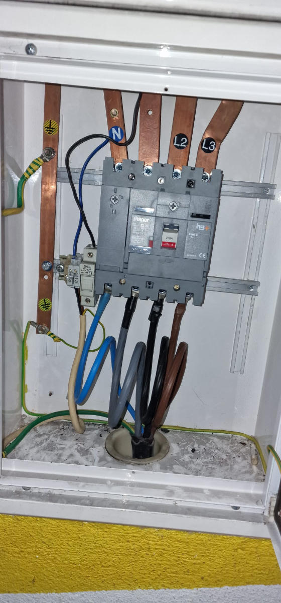 Quadro elétrico geral com disjuntor de 250A